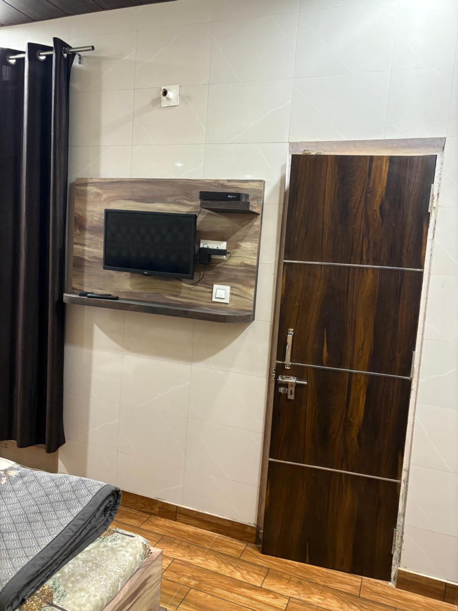Dream Land Hotel 贾姆穆 外观 照片